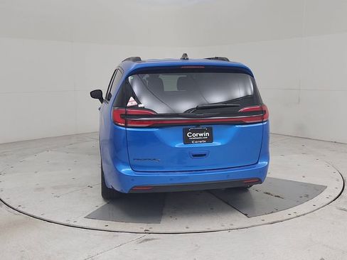 New 2026 Chrysler Pacifica Select image 12