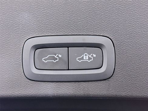 Used 2024 Volvo XC40 Recharge Ultimate w/ Protection Package Premier image 19