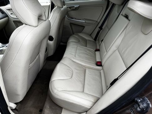 Used 2011 Volvo XC60 T6 image 7