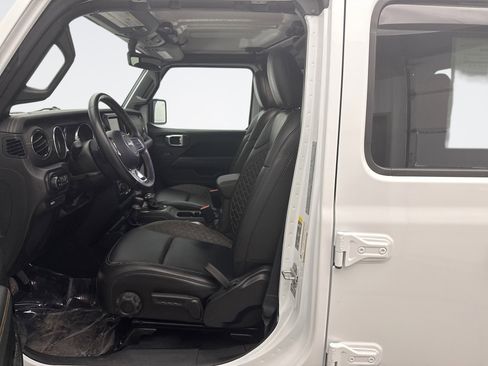 Used 2022 Jeep Gladiator Overland image 11