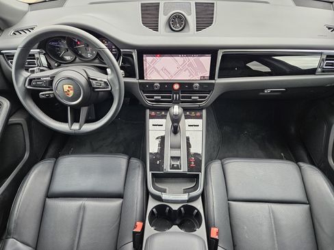 Certified 2025 Porsche Macan image 24