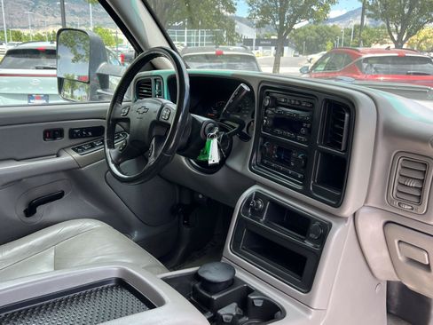 Used 2005 Chevrolet Silverado 2500 LT w/ Heavy-Duty Power Package AWD/4WD image 20