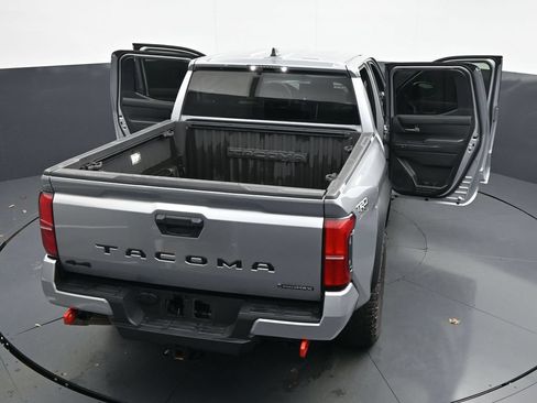 Used 2025 Toyota Tacoma TRD Off-Road AWD/4WD image 33