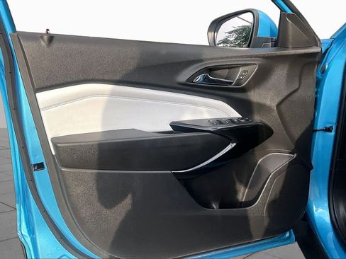 Used 2025 Chevrolet Trax LT FWD image 21