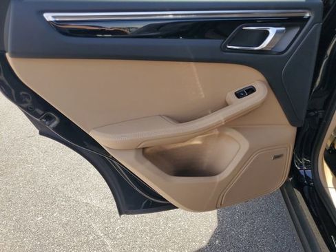 Used 2024 Porsche Macan image 26