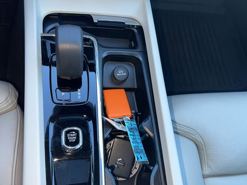 Used 2024 Volvo S60 B5 Ultimate w/ Climate Package image 15