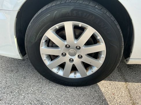 Used 2015 Chrysler Town & Country Touring FWD image 27