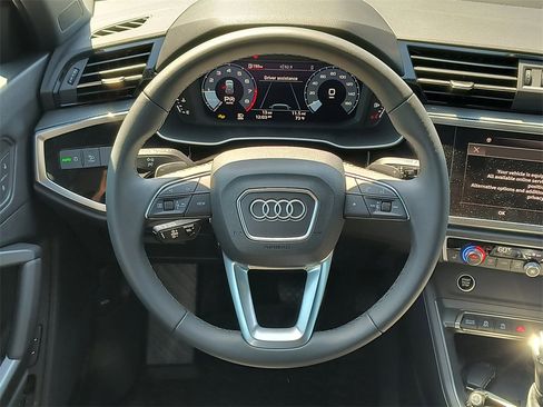 New 2025 Audi Q3 2.0T Premium image 8