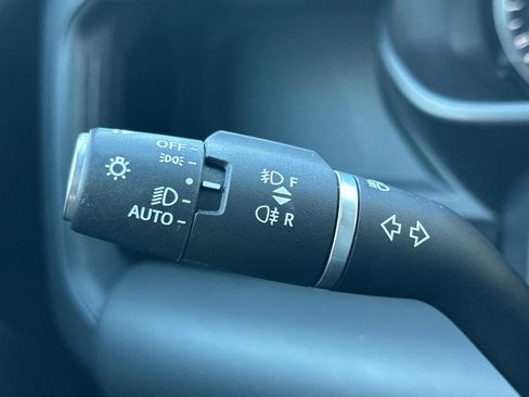 Used 2023 Land Rover Defender 130 X-Dynamic SE image 32