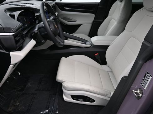 Used 2025 Porsche Macan 4S Electric image 7