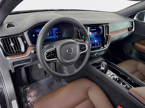 Used 2025 Volvo V60 B5 Cross Country Plus image 10