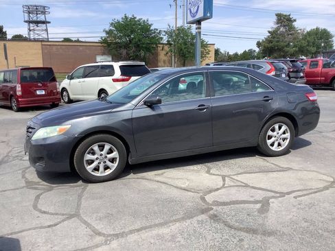 Used 2010 Toyota Camry LE FWD image 9