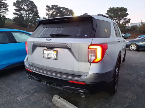 Used 2023 Ford Explorer XLT w/ Equipment Group 202A image 5