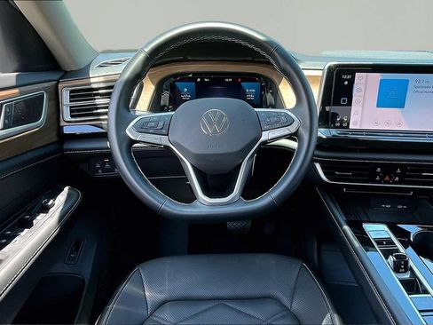 Used 2025 Volkswagen Atlas SE FWD image 8