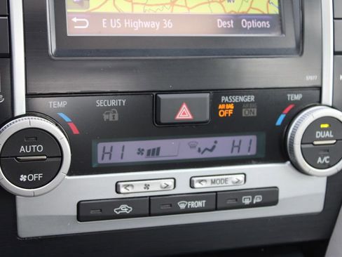 Used 2013 Toyota Camry XLE image 39