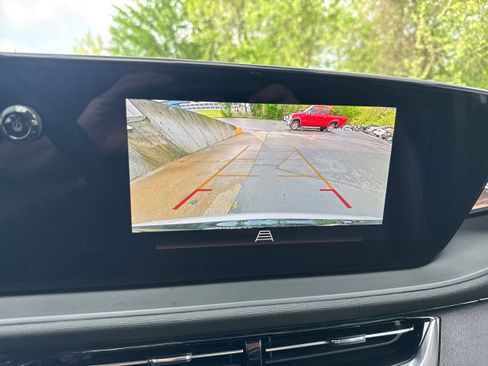 Used 2025 Buick Envista Sport Touring image 17