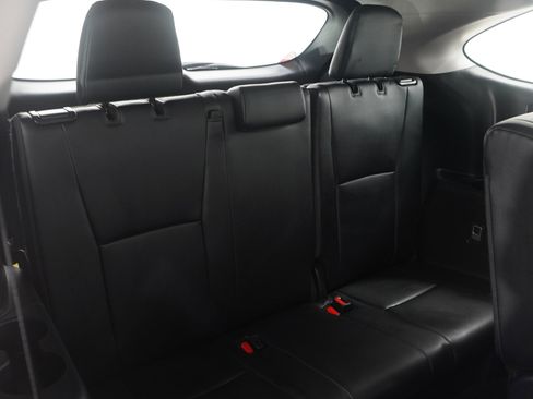 Used 2024 Toyota Highlander XLE image 16