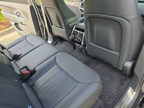 Used 2025 Land Rover Range Rover Long Wheelbase SE AWD/4WD image 11