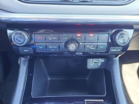 Used 2024 Jeep Compass Limited image 17