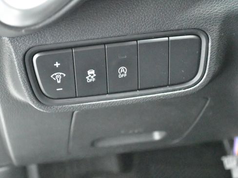 Used 2025 Kia Soul LX w/ LX Technology Package FWD image 14