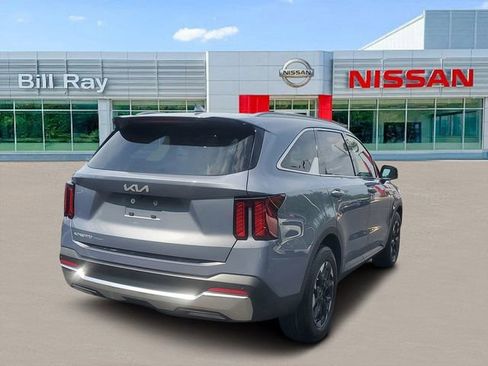 Used 2024 Kia Sorento S FWD image 4