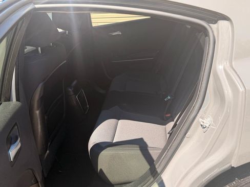 Used 2019 Dodge Charger SXT RWD image 18