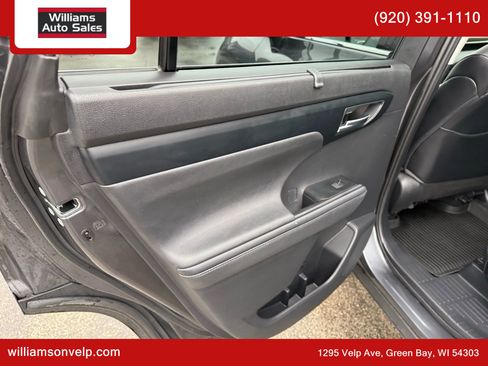 Used 2020 Toyota Highlander XLE image 12