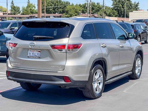 Used 2015 Toyota Highlander Limited Platinum AWD/4WD image 4