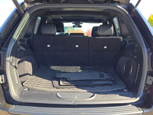 Used 2021 Jeep Grand Cherokee Laredo X image 16