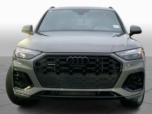 Used 2024 Audi Q5 e Prestige w/ Prestige Package image 3