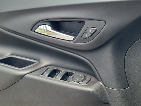 Used 2020 Chevrolet Equinox LT FWD image 17