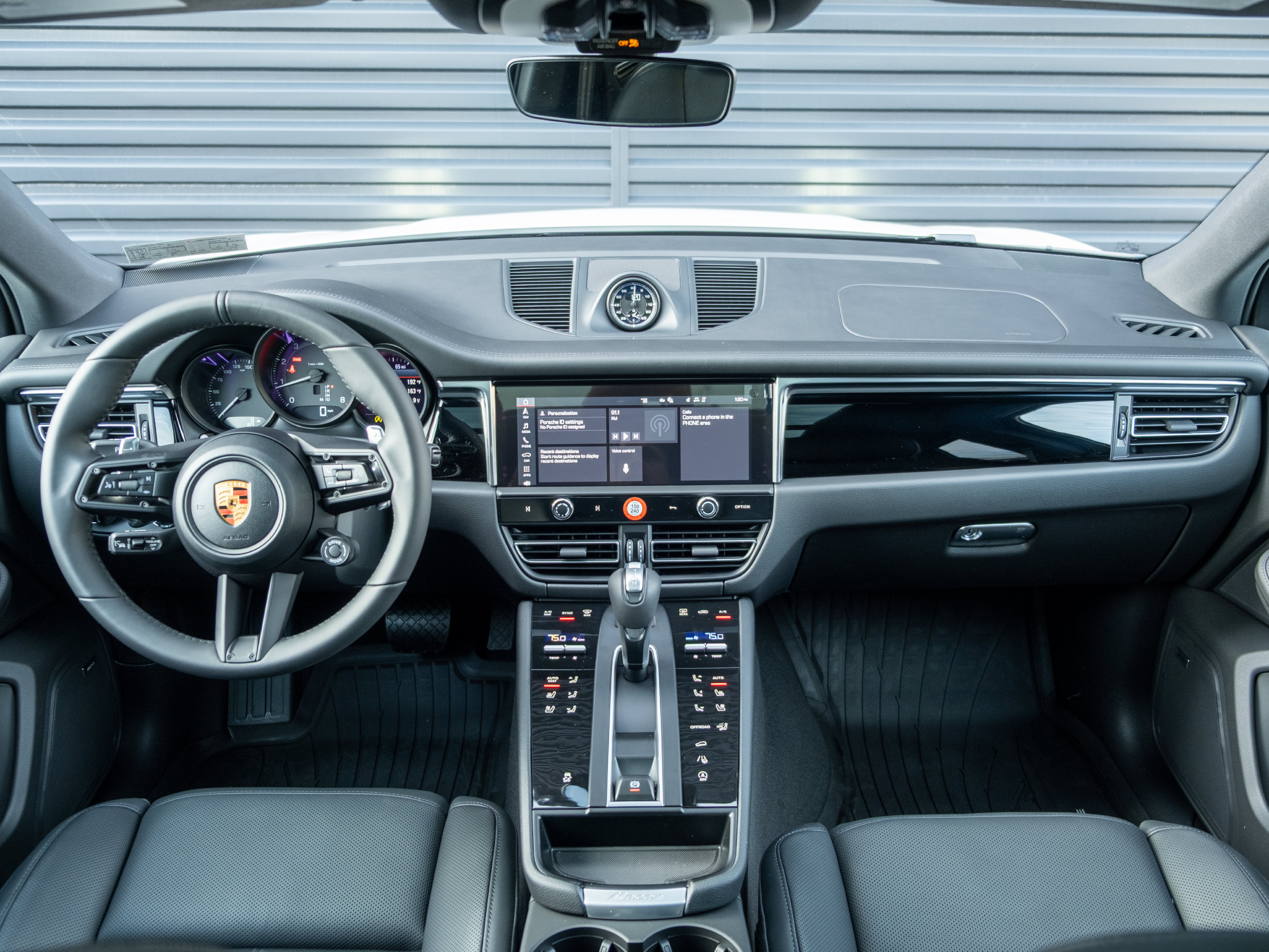 Certified 2026 Porsche Macan AWD/4WD image 6