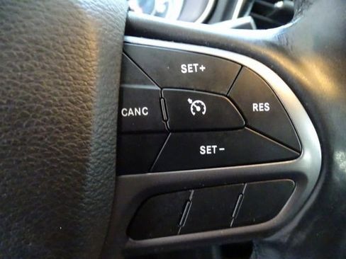 Used 2020 Jeep Cherokee Limited image 8