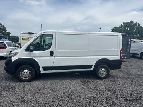 Used 2025 RAM ProMaster 2500 w/ Convenience Group FWD image 2