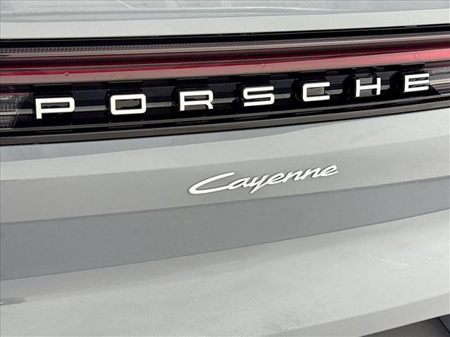 Used 2026 Porsche Cayenne AWD/4WD image 26