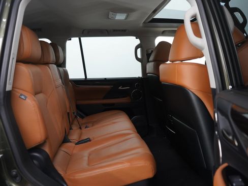 Used 2021 Lexus LX 570 4WD w/ Luxury Package image 12