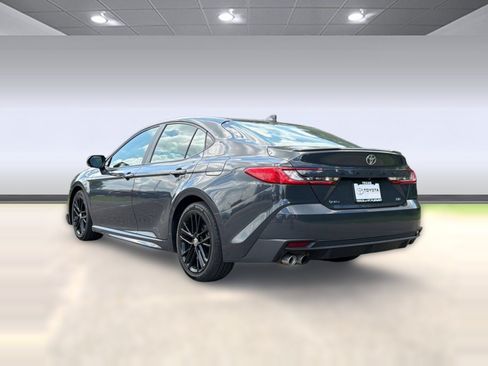 Used 2025 Toyota Camry SE FWD image 3