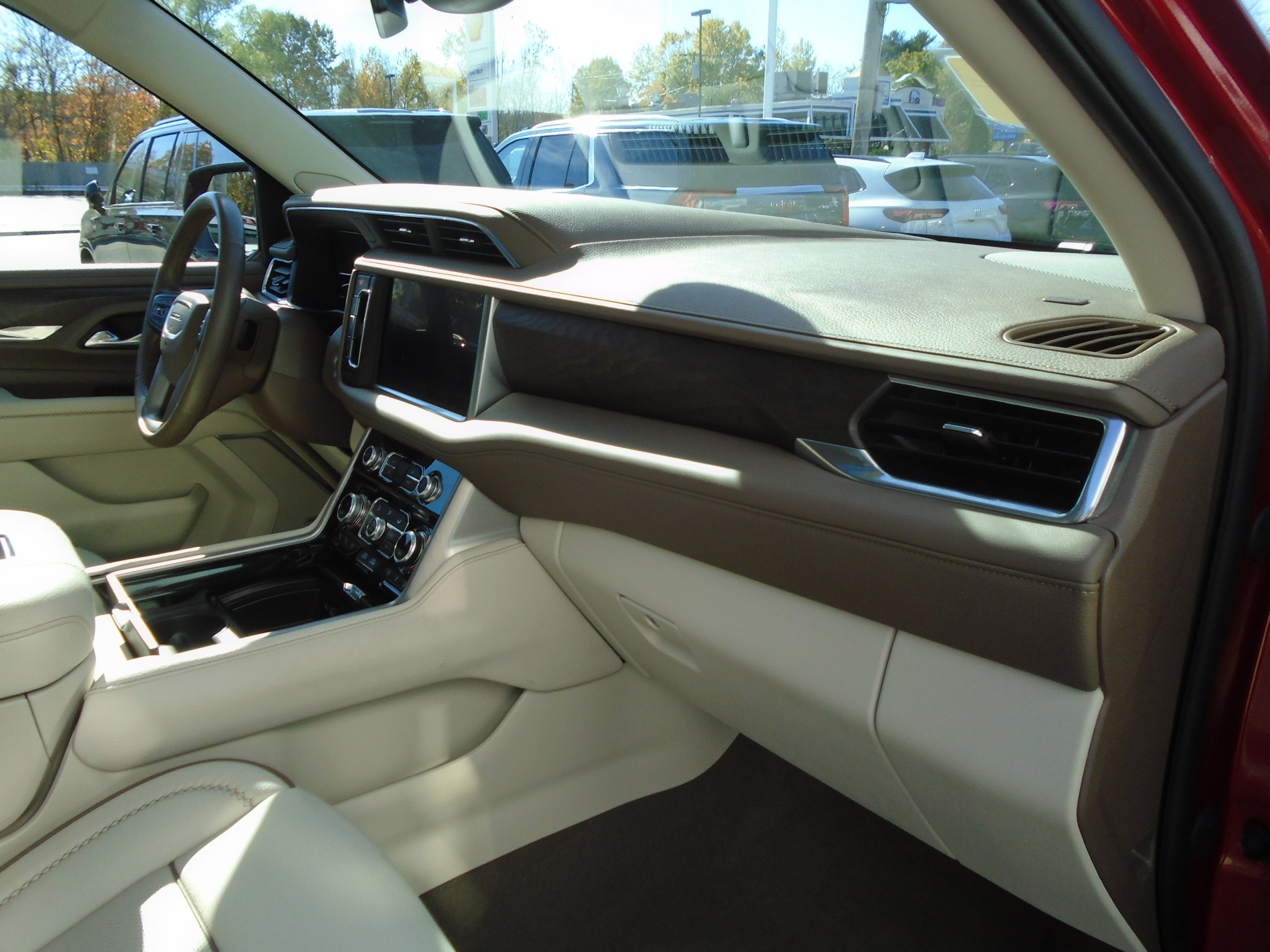 Used 2023 GMC Yukon Denali AWD/4WD image 29