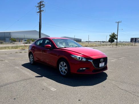 Used 2017 MAZDA MAZDA3 Sport FWD image 3