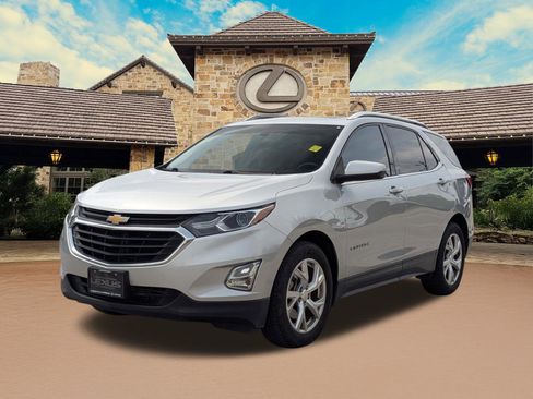 Used 2019 Chevrolet Equinox LT w/ Sun & Navigation Package image 4