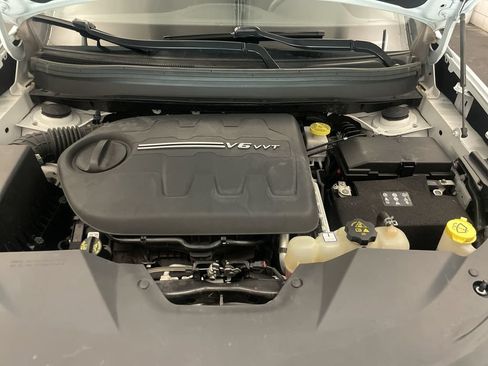 Used 2019 Jeep Cherokee Latitude w/ Popular Appearance Group AWD/4WD image 21