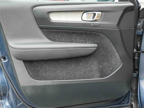 Used 2019 Volvo XC40 T4 Inscription image 21