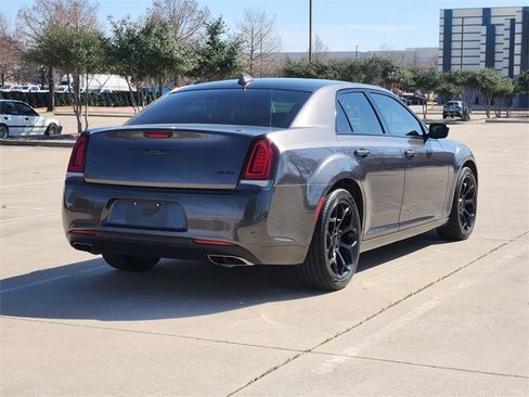 Used 2021 Chrysler 300 Touring w/ Sport Appearance Package image 5