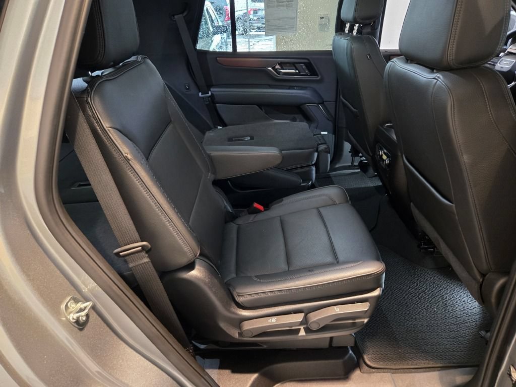 Used 2025 GMC Yukon Denali AWD/4WD image 9