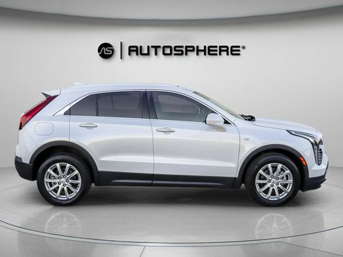 Used 2022 Cadillac XT4 Luxury w/ Cold Weather Package image 11