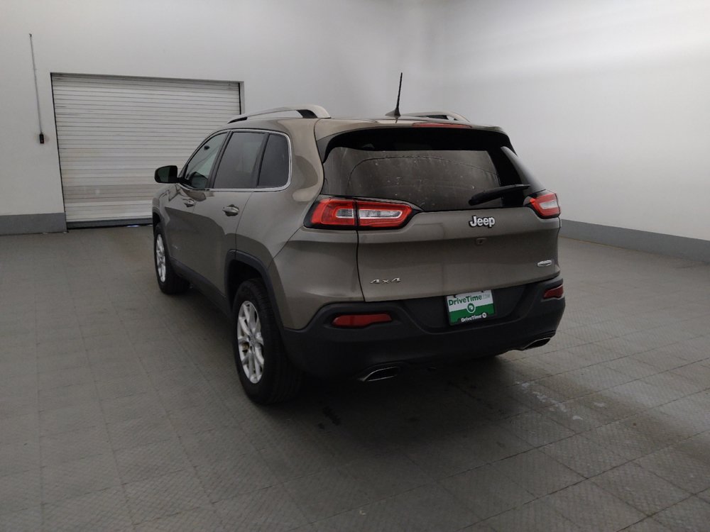 Used 2017 Jeep Cherokee Latitude w/ Cold Weather Group AWD/4WD image 5