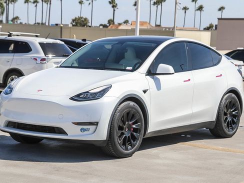 Used 2021 Tesla Model Y Long Range AWD/4WD image 3
