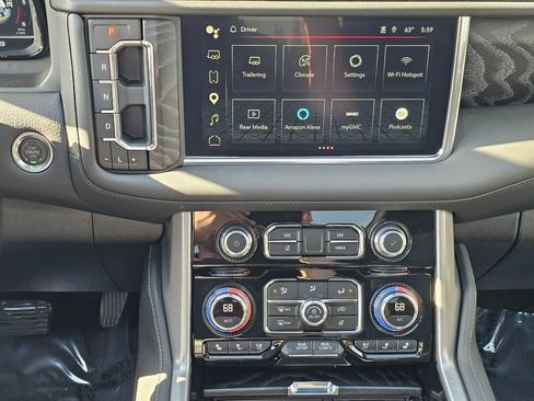 Used 2024 GMC Yukon Denali w/ Advanced Technology Package AWD/4WD image 32