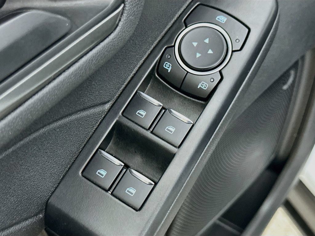 Used 2025 Ford Escape Active AWD/4WD image 21