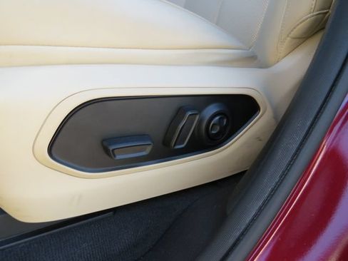Used 2023 Jeep Grand Cherokee Limited w/ Luxury Tech Group II AWD/4WD image 13